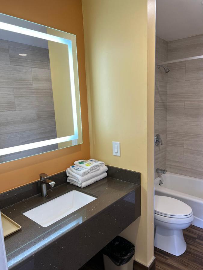 Walnut Inn & Suites West Covina Eksteriør billede