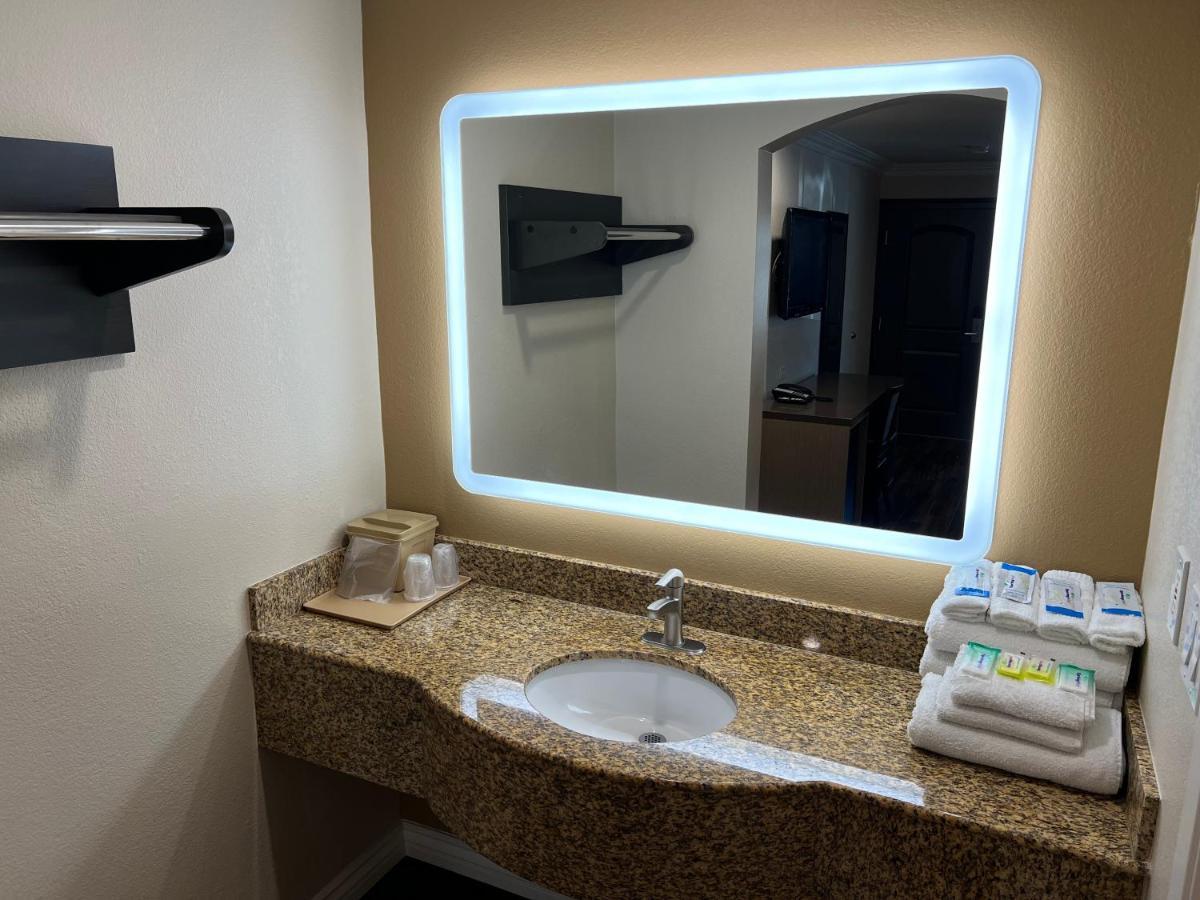 Walnut Inn & Suites West Covina Eksteriør billede