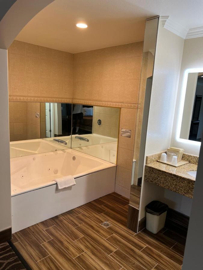 Walnut Inn & Suites West Covina Eksteriør billede