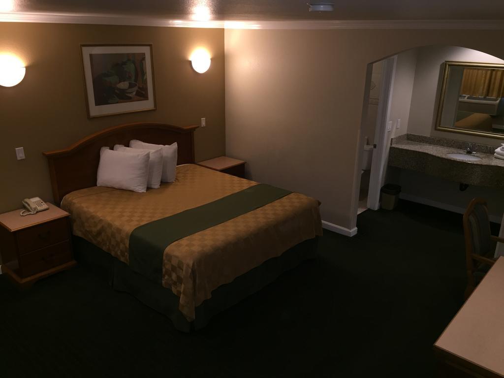 Walnut Inn & Suites West Covina Eksteriør billede