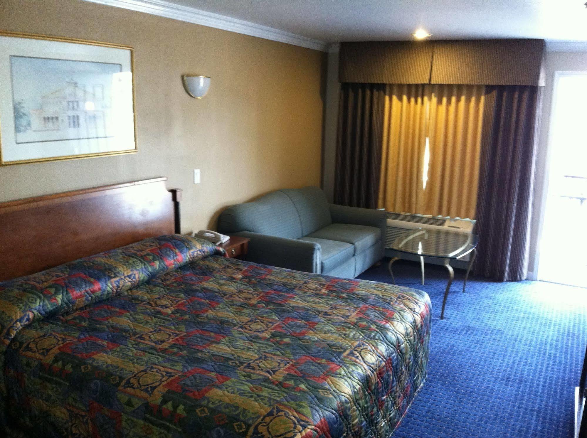 Walnut Inn & Suites West Covina Eksteriør billede