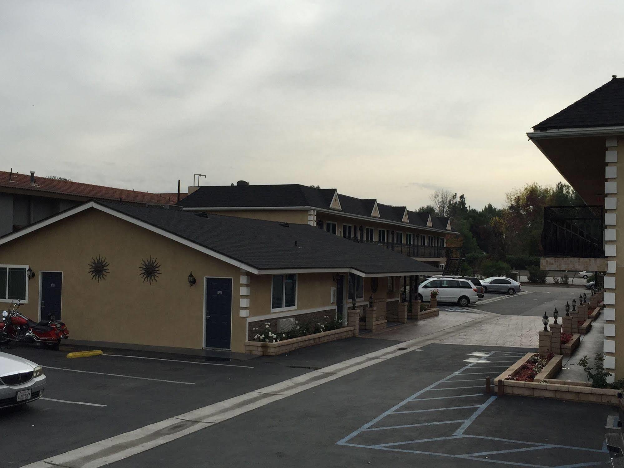 Walnut Inn & Suites West Covina Eksteriør billede